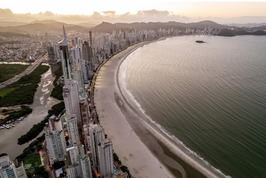 Balneário Camboriú tem metro quadrado mais caro no FipeZAP+