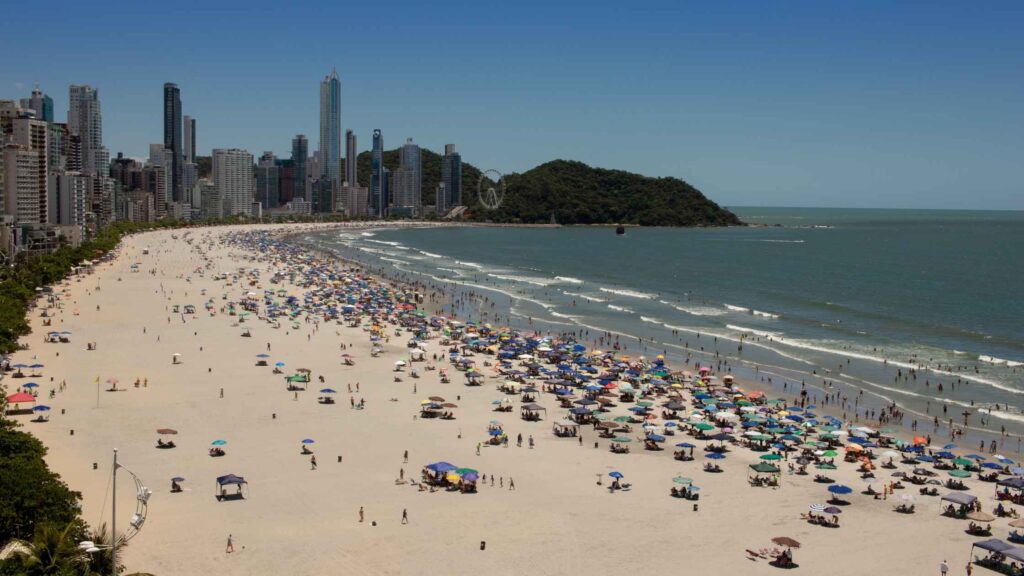 Veja o novo perfil de turistas de verão no litoral catarinense