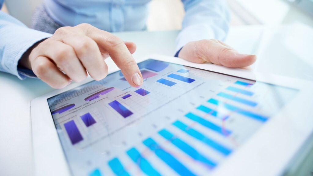 Investimento em mídia cresce no mundo e televisão lidera no Brasil