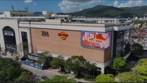 NSC VIEW painel de LED na fachada do Villa Romana shopping