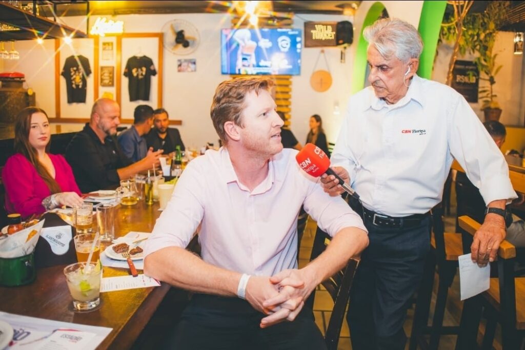 Eduardo Ronzoni, CEO do Grupo Motortech, com Roberto Alves. (Divulgação)