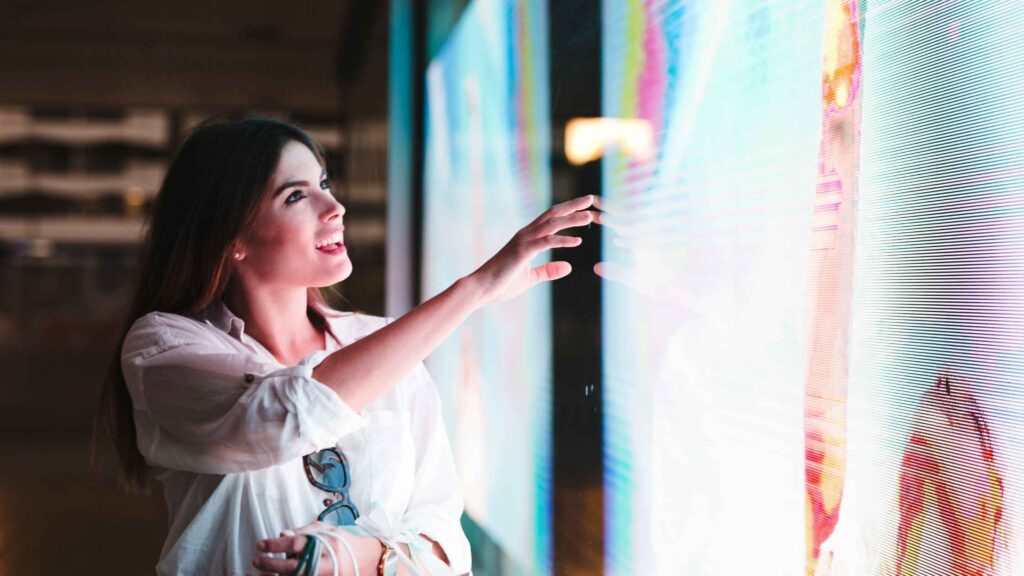 Como a mídia DOOH ajuda a construir marcas e aumentar as vendas?