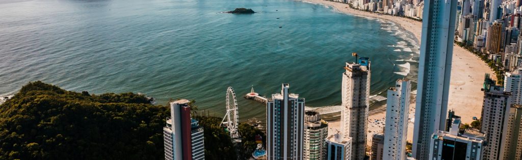 Verão em Santa Catarina tem recorde de turistas estrangeiros